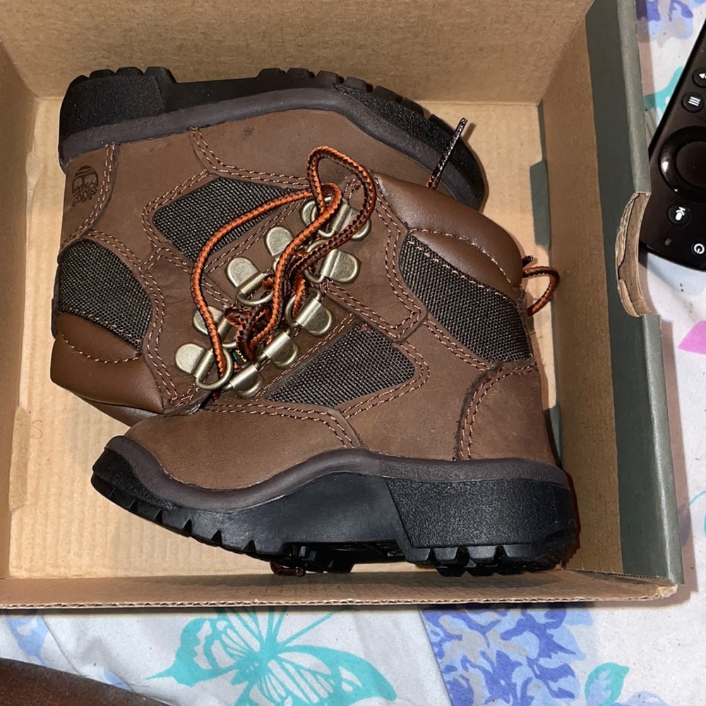 Timberland field boot for toddler with box